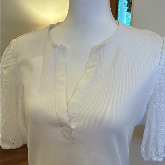 Dolan White Fitted Sweater with Eyelet Short Sleeve Blouse NWOT - Picture 4 of 10